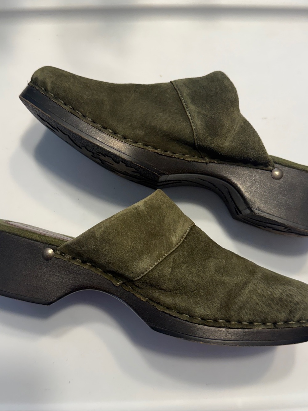 Hush Puppies Women’s Olive Green Suede Slip-On Clog 9.5